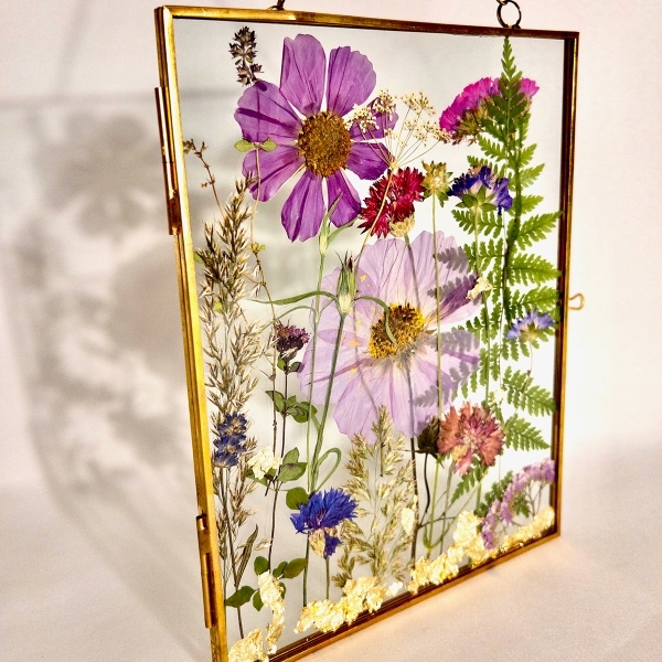 Priehľadný obrázok Kvetinová lúka – Prírodná dekorácia v sklennom rámiku na zavesenie